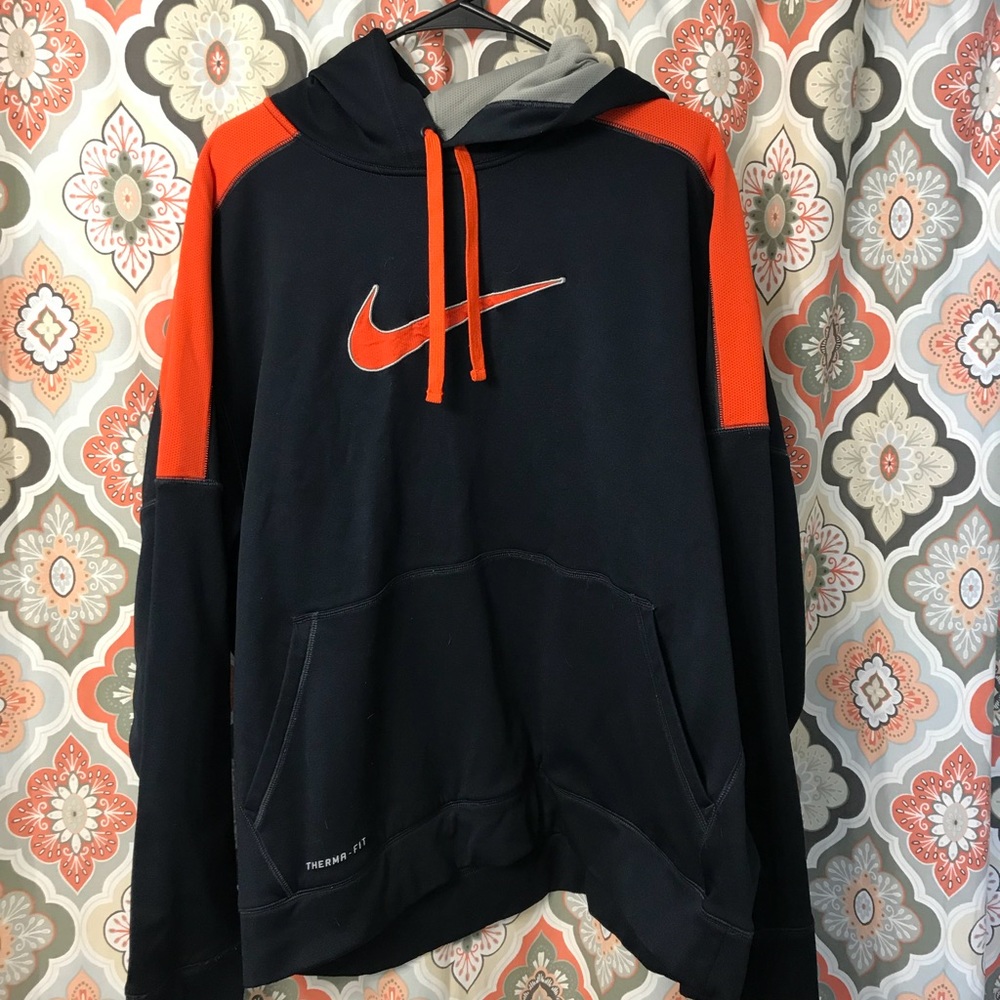 Men’s Nike sweatshirt